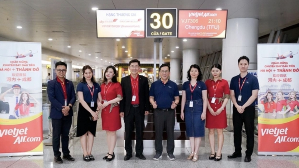 VietJet Air launches direct air route from Hanoi to Chengdu